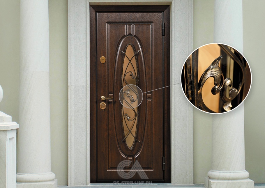 Входная дверь Монарх для дома, вид в интерьере